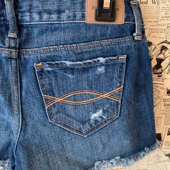 Abercrombie & Fitch Destroyed Denim shorts 0 25 - Picture 8 of 9